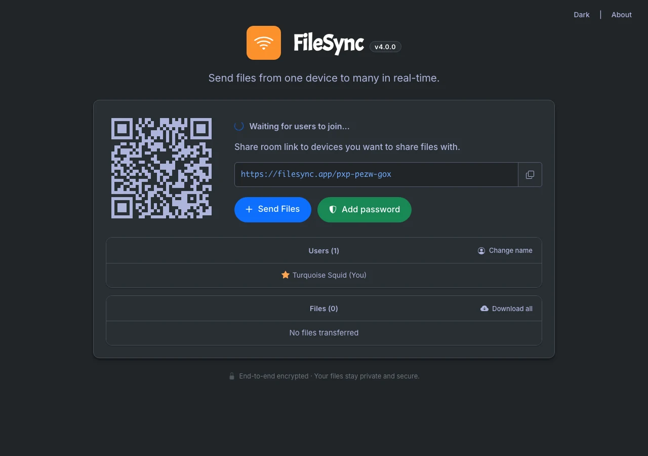 FileSync:把檔案從瀏覽器直傳到多台裝置,過程不碰雲端 2 FileSync v4.0.0 官方站開房後的畫面,顯示房間連結 filesync.app/pxp-pezw-gox、QR Code、Send Files 與 Add password 按鈕