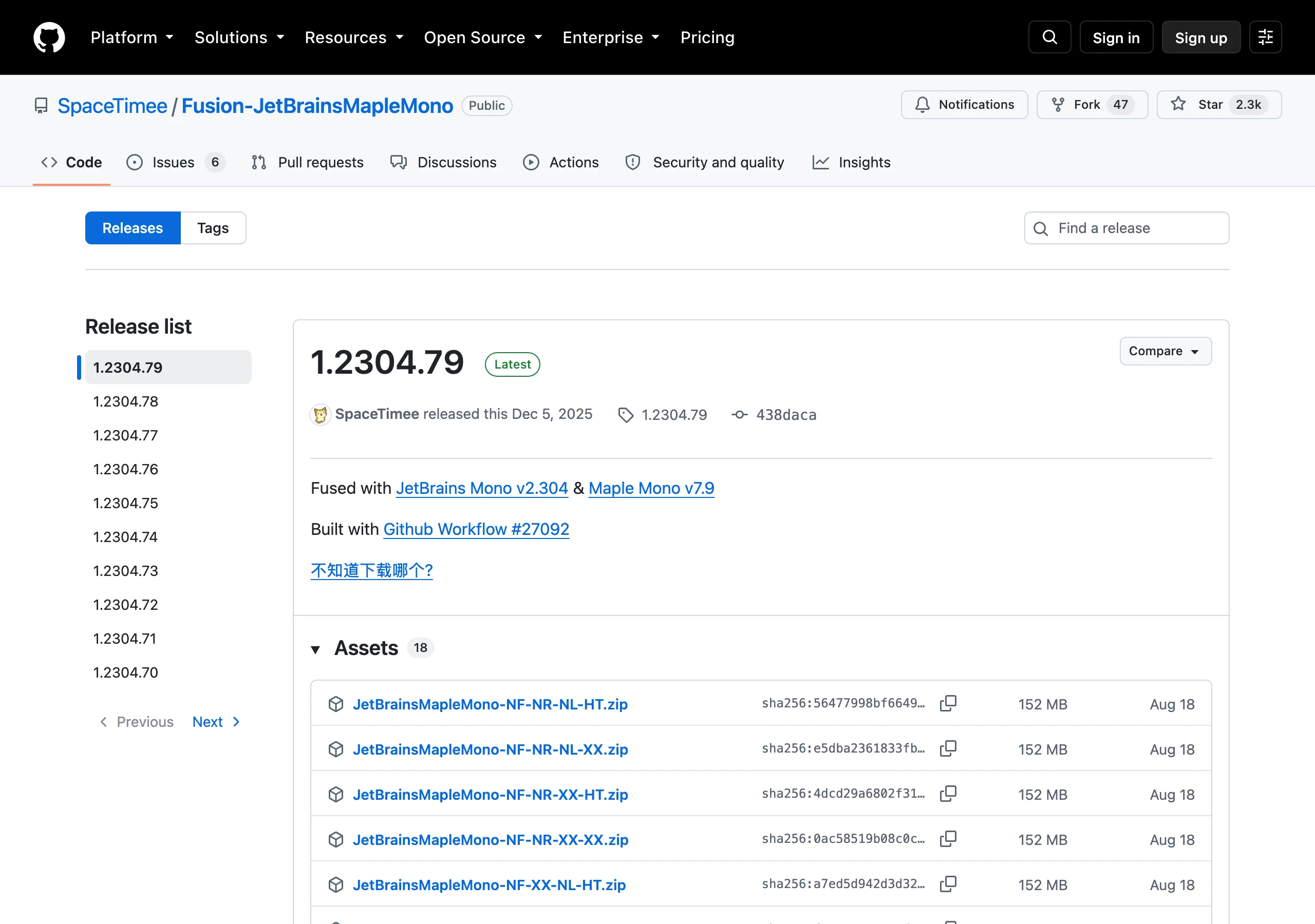 開源等寬字型 JetBrains Maple Mono,把中文字縫進編輯器 4 GitHub Releases 頁面,最新穩定版 1.2304.79 標示 Latest、發布於 2025 年 12 月 5 日,附件清單為 NF、NR、NL、HT 各種組合的 zip 檔