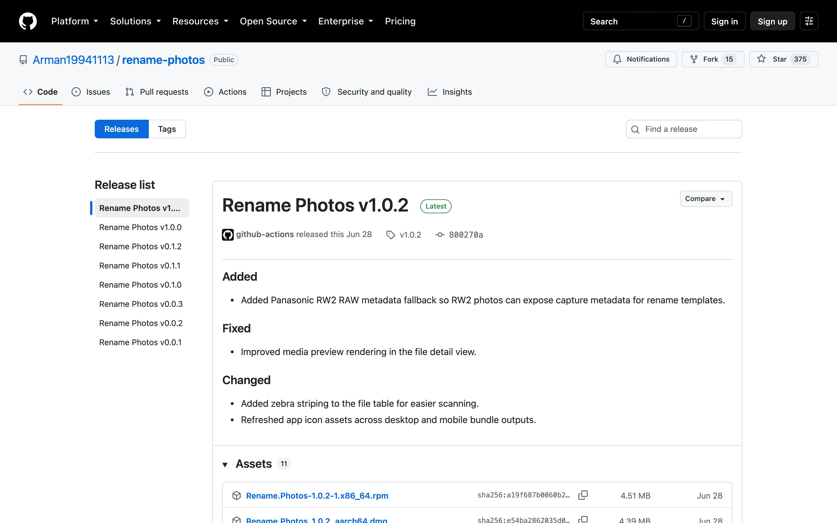 Rename Photos 的 GitHub releases 頁面，最新版本 v1.0.2 的安裝檔清單，包含 macOS dmg 與 Linux rpm 等多平台安裝包