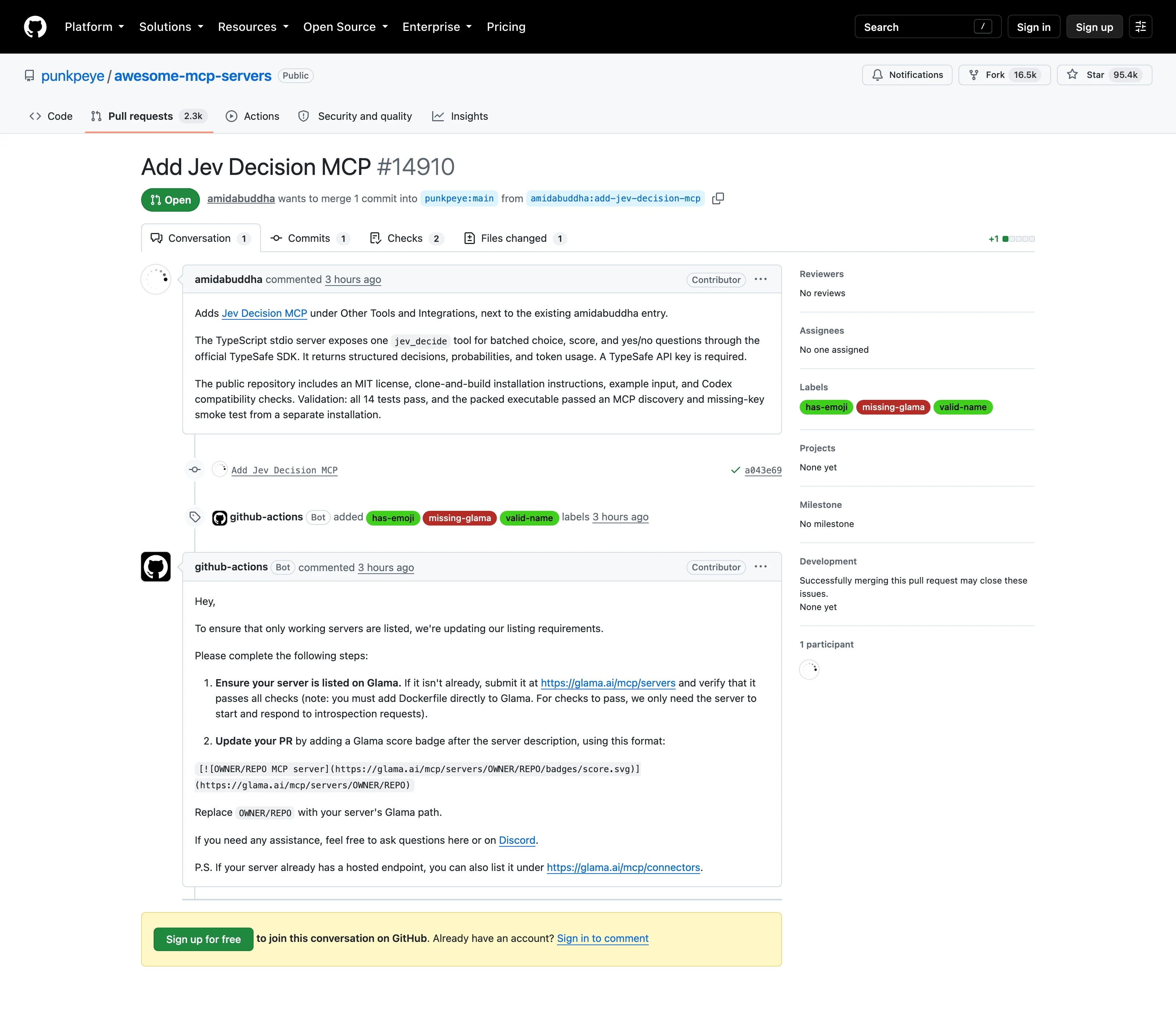 MCP 伺服器去哪找?實測 Awesome MCP Servers 的收錄規則 3 GitHub pull request 審核畫面,github-actions 機器人留下要求先到 Glama 註冊並補上分數徽章的留言