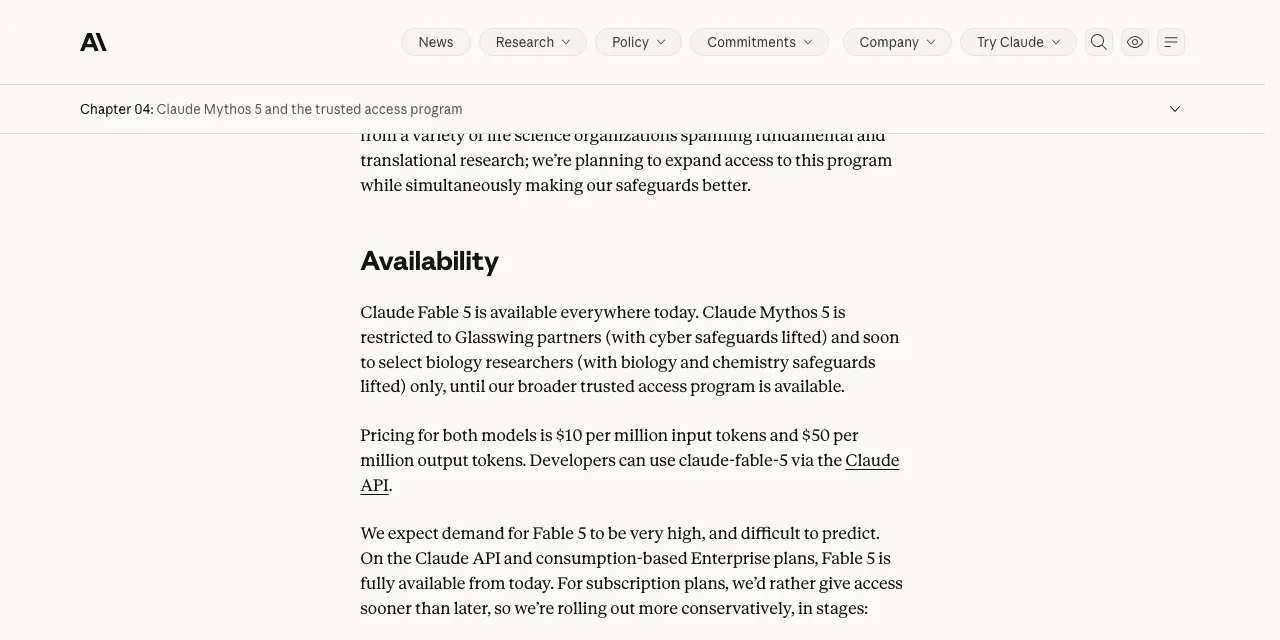 Mythos 延後四個月的說法從哪來:官方文件裡的分層時間線 4 TechMoon 截圖|Claude Fable 5 與 Claude Mythos 5 公告的 Availability 段落,寫明 Fable 5 全面上市而 Mythos 5 限 Glasswing 夥伴