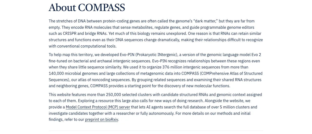 COMPASS 微生物 RNA 地圖上線,AI 代理可直接搜 514 萬群集 3 COMPASS 官方關於頁 2026 年 10 月截圖:說明 Evo-PIN 是由基因語言模型 Evo 2 微調、針對細菌與古菌基因間序列的版本,整理 3.76 億段序列、超過 14 萬個微生物基因體,網頁陳列超過 25 萬個精選群集,並提供 MCP 伺服器讓 AI 代理搜尋超過 500 萬個群集