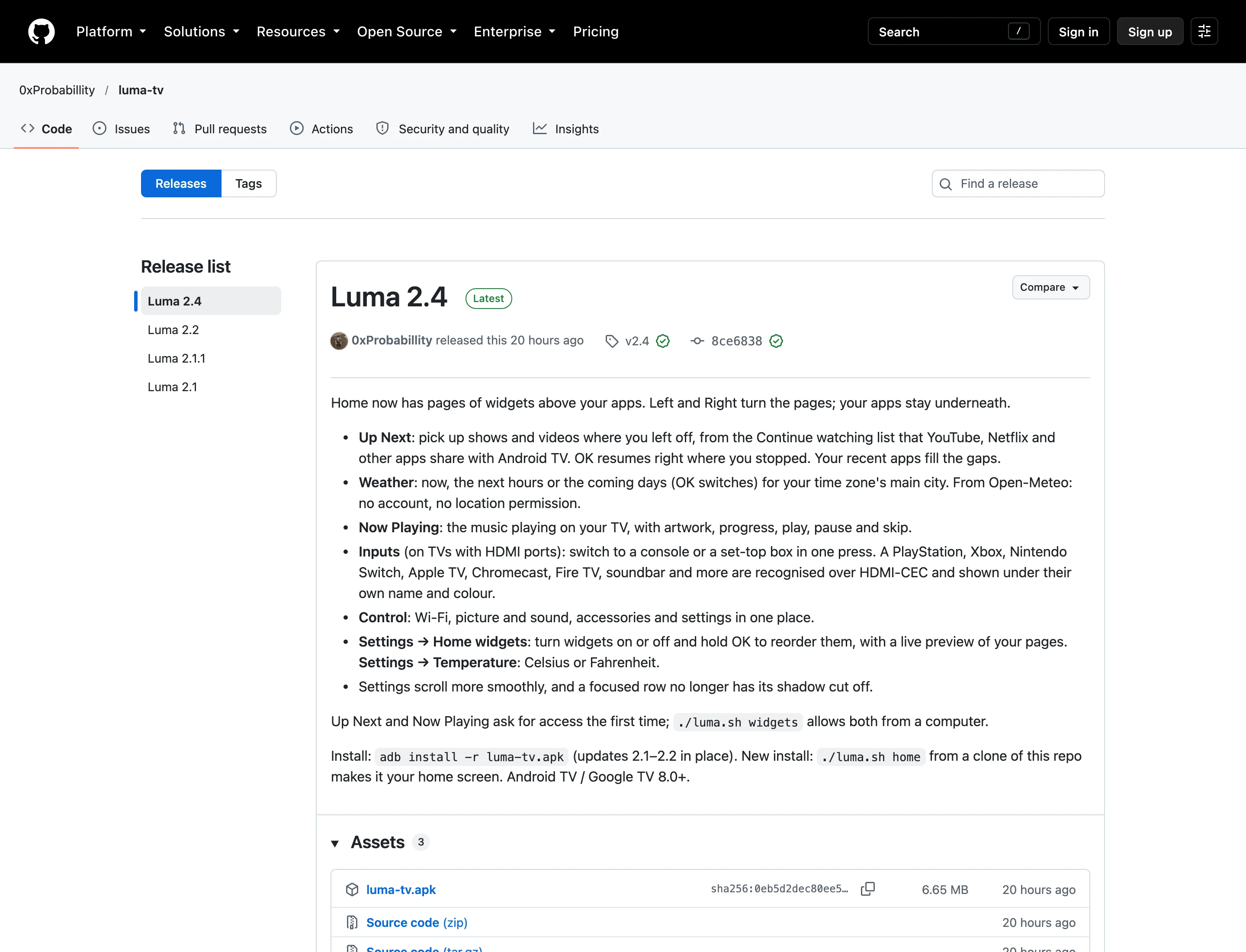 Luma 開源 Android TV 自製首頁,順手接管全屋燈光 2 GitHub luma-tv 儲存庫的 Releases 頁面,左側列出 Luma 2.4、Luma 2.2、Luma 2.1.1、Luma 2.1 等版本條目與各版 luma-tv.apk 附檔,右側顯示 Luma 2.4 於 2026 年 10 月 24 日發布