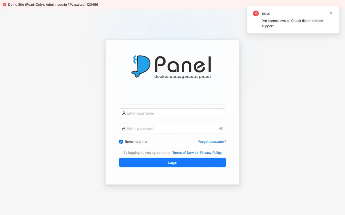 DPanel 免費 Docker 管理面板:商用要授權,專業版代碼看得到目錄讀不到內容 2 DPanel 官方 demo 登入頁,頂部橫幅顯示 Read-Only 展示帳號 admin 與密碼 123456